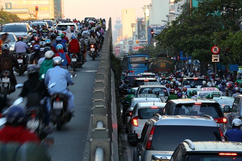 Thí điểm phân luồng đường Cộng Hòa: thất thủ toàn tập - Ảnh 17. Thí điểm phân luồng đường Cộng Hòa: thất thủ toàn tập - Ảnh 17.