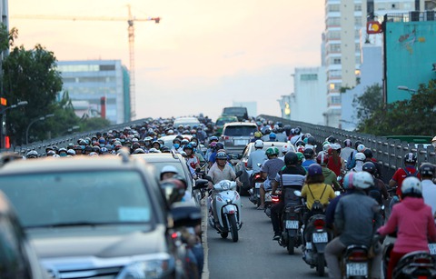 Thí điểm phân luồng đường Cộng Hòa: thất thủ toàn tập - Ảnh 19. Thí điểm phân luồng đường Cộng Hòa: thất thủ toàn tập - Ảnh 19.