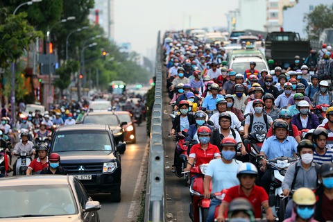 Thí điểm phân luồng đường Cộng Hòa: thất thủ toàn tập - Ảnh 20. Thí điểm phân luồng đường Cộng Hòa: thất thủ toàn tập - Ảnh 20.