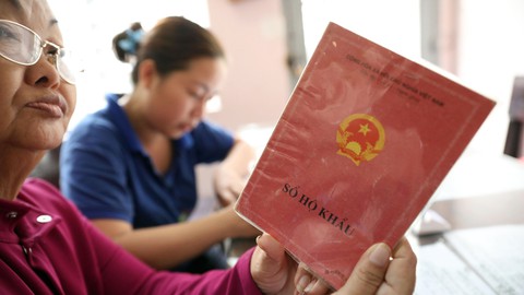 Phường Bến Thành lấy dấu vân tay dân giải quyết việc dân - Ảnh 1. Phường Bến Thành lấy dấu vân tay dân giải quyết việc dân - Ảnh 1.