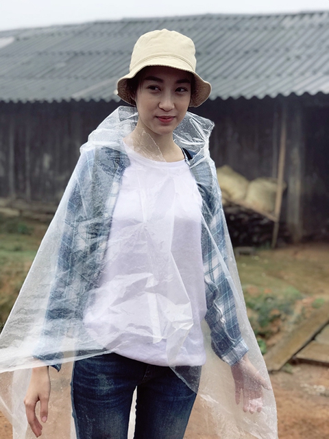Hoa hậu Đỗ Mỹ Linh kẹt 4 ngày ở Trạm Tấu vì mưa lũ - Ảnh 3. Hoa hậu Đỗ Mỹ Linh kẹt 4 ngày ở Trạm Tấu vì mưa lũ - Ảnh 3.