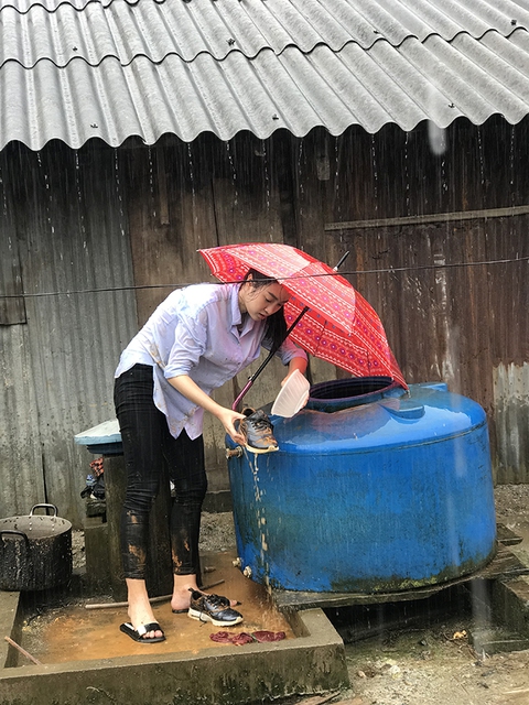 Hoa hậu Đỗ Mỹ Linh kẹt 4 ngày ở Trạm Tấu vì mưa lũ - Ảnh 1. Hoa hậu Đỗ Mỹ Linh kẹt 4 ngày ở Trạm Tấu vì mưa lũ - Ảnh 1.