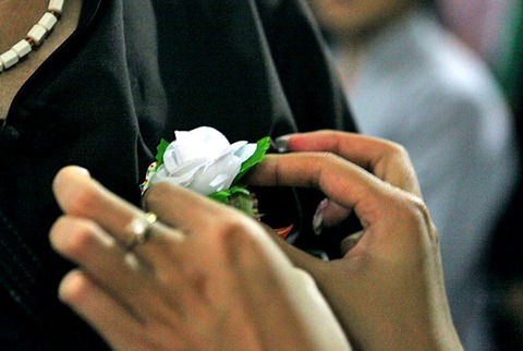 Chuyện cuối tuần: Vu lan này, hoa hồng đã trắng... - Ảnh 1. Chuyện cuối tuần: Vu lan này, hoa hồng đã trắng... - Ảnh 1.