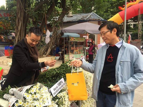 Hướng dương bừng sáng ở Sài Gòn và Hà Nội - Ảnh 23. Hướng dương bừng sáng ở Sài Gòn và Hà Nội - Ảnh 23.