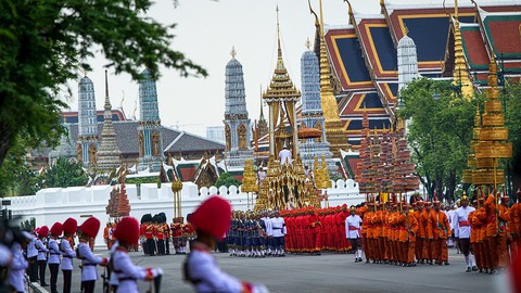 Những hình ảnh ấn tượng trong lễ hỏa táng vua Thái Lan - Ảnh 1. Những hình ảnh ấn tượng trong lễ hỏa táng vua Thái Lan - Ảnh 1.