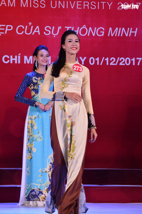 Nữ sinh các trường phía Nam duyên dáng trong tà áo dài - Ảnh 3. Nữ sinh các trường phía Nam duyên dáng trong tà áo dài - Ảnh 3.