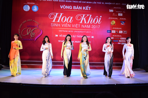 Nữ sinh các trường phía Nam duyên dáng trong tà áo dài - Ảnh 15. Nữ sinh các trường phía Nam duyên dáng trong tà áo dài - Ảnh 15.