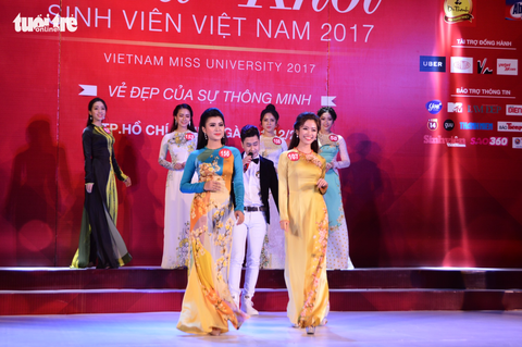 Nữ sinh các trường phía Nam duyên dáng trong tà áo dài - Ảnh 2. Nữ sinh các trường phía Nam duyên dáng trong tà áo dài - Ảnh 2.