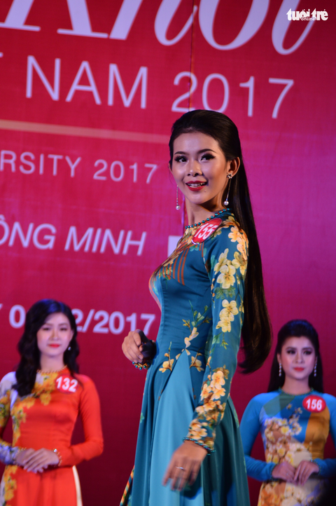 Nữ sinh các trường phía Nam duyên dáng trong tà áo dài - Ảnh 9. Nữ sinh các trường phía Nam duyên dáng trong tà áo dài - Ảnh 9.