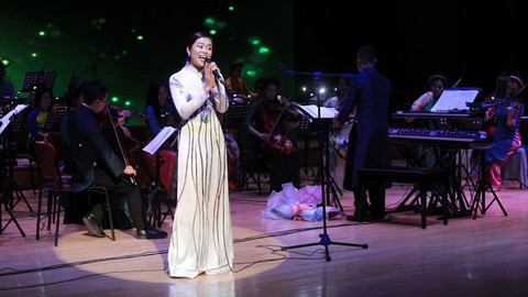 Vietnam Concert và chất điên của dàn nhạc 9x Maius Philharmonic - Ảnh 9. Vietnam Concert và chất điên của dàn nhạc 9x Maius Philharmonic - Ảnh 9.