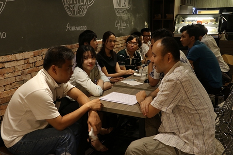 Ra quán cà phê muốn học tiếng gì cũng có - Ảnh 2. Ra quán cà phê muốn học tiếng gì cũng có - Ảnh 2.