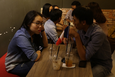 Ra quán cà phê muốn học tiếng gì cũng có - Ảnh 4. Ra quán cà phê muốn học tiếng gì cũng có - Ảnh 4.