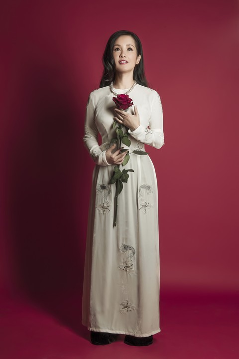 Hồng Nhung: diva chẳng cần hát nhạc diva - Ảnh 12. Hồng Nhung: diva chẳng cần hát nhạc diva - Ảnh 12.