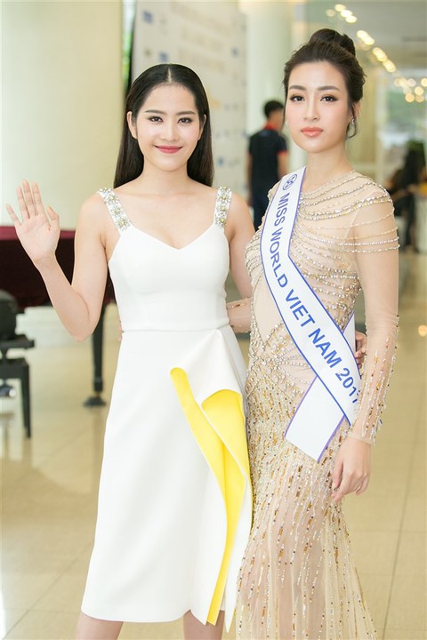 Đỗ Mỹ Linh Cõng điện lên bản đến Hoa hậu Thế giới 2017 - Ảnh 7. Đỗ Mỹ Linh Cõng điện lên bản đến Hoa hậu Thế giới 2017 - Ảnh 7.