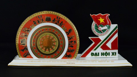 Thông tin chén ngọc tặng đại biểu dự Đại hội Đoàn không chính xác - Ảnh 3. Thông tin chén ngọc tặng đại biểu dự Đại hội Đoàn không chính xác - Ảnh 3.