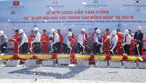 Chính thức hợp long cầu Vàm Cống - Ảnh 3. Chính thức hợp long cầu Vàm Cống - Ảnh 3.