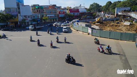 Cầu vượt Nguyễn Kiệm kẹt cứng ngày đầu thông xe - Ảnh 10. Cầu vượt Nguyễn Kiệm kẹt cứng ngày đầu thông xe - Ảnh 10.