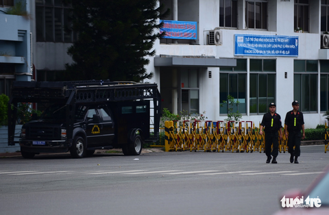 Triển khai xe bọc thép bảo vệ sân bay Tân Sơn Nhất dịp APEC - Ảnh 3. Triển khai xe bọc thép bảo vệ sân bay Tân Sơn Nhất dịp APEC - Ảnh 3.