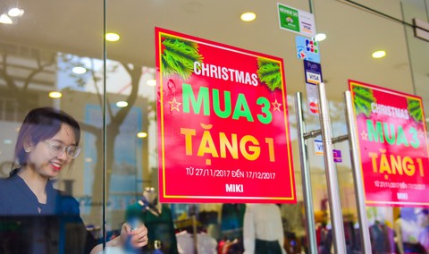 Thị trường thời trang mùa Noel: Thời trang nhanh lên ngôi - Ảnh 2. Thị trường thời trang mùa Noel: Thời trang nhanh lên ngôi - Ảnh 2.