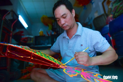 Xóm lồng đèn hơn nửa thế kỷ ở Sài Gòn hối hả mùa Trung thu - Ảnh 8. Xóm lồng đèn hơn nửa thế kỷ ở Sài Gòn hối hả mùa Trung thu - Ảnh 8.