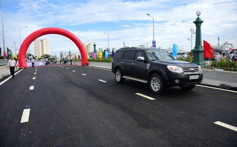 Thông xe cầu Nhị Thiên Đường 1, xóa ám ảnh kẹt xe - Ảnh 2. Thông xe cầu Nhị Thiên Đường 1, xóa ám ảnh kẹt xe - Ảnh 2.