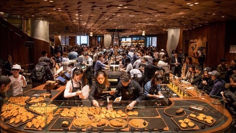 Cửa hàng Starbucks lớn nhất thế giới hay quán cà phê đầy ảo vọng - Ảnh 2. Cửa hàng Starbucks lớn nhất thế giới hay quán cà phê đầy ảo vọng - Ảnh 2.