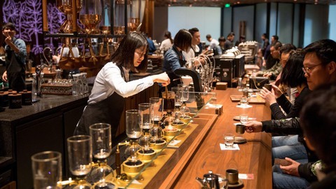 Cửa hàng Starbucks lớn nhất thế giới hay quán cà phê đầy ảo vọng - Ảnh 7. Cửa hàng Starbucks lớn nhất thế giới hay quán cà phê đầy ảo vọng - Ảnh 7.