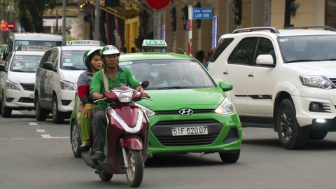 Grab nói gì về chuyện lỗ gần 1.000 tỉ và né thuế? - Ảnh 1. Grab nói gì về chuyện lỗ gần 1.000 tỉ và né thuế? - Ảnh 1.