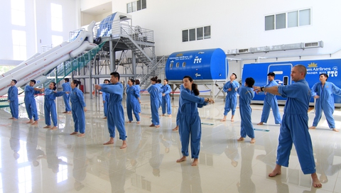 Phi công Việt học làm chủ siêu máy bay Vietnam Airlines - Ảnh 4. Phi công Việt học làm chủ siêu máy bay Vietnam Airlines - Ảnh 4.