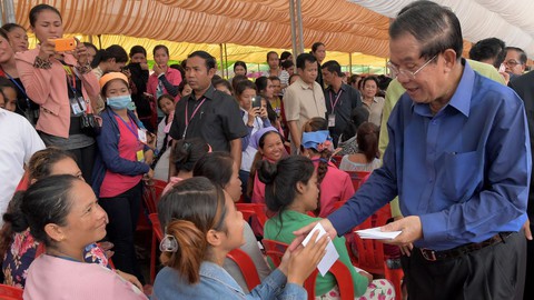 Thủ tướng Hun Sen muốn làm lãnh đạo thêm 10 năm - Ảnh 2. Thủ tướng Hun Sen muốn làm lãnh đạo thêm 10 năm - Ảnh 2.