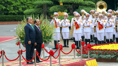 Thủ tướng Hungary thăm Việt Nam, thúc đẩy hợp tác song phương - Ảnh 1. Thủ tướng Hungary thăm Việt Nam, thúc đẩy hợp tác song phương - Ảnh 1.