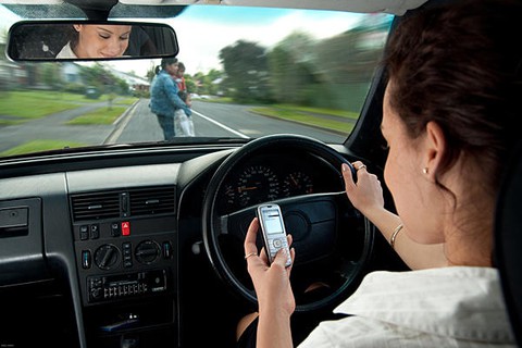 Xe càng hiện đại, người lái càng mất tập trung - Ảnh 2. Xe càng hiện đại, người lái càng mất tập trung - Ảnh 2.