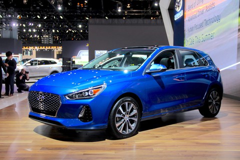 Elantra GT Sport 2018: chiếc xe lý tưởng dành cho cả gia đình - Ảnh 2. Elantra GT Sport 2018: chiếc xe lý tưởng dành cho cả gia đình - Ảnh 2.