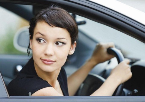 Đỗ xe hơi bằng một... nút bấm - Ảnh 1. Đỗ xe hơi bằng một... nút bấm - Ảnh 1.