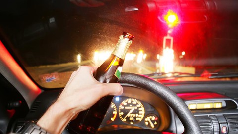 Với xe tự lái, người say xỉn sẽ được lái xe? - Ảnh 1. Với xe tự lái, người say xỉn sẽ được lái xe? - Ảnh 1.