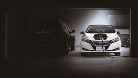 Đi xe hơi điện… không tốn tiền điện - Ảnh 1. Đi xe hơi điện… không tốn tiền điện - Ảnh 1.