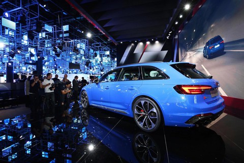 Những chiếc xe hơi hấp dẫn nhất Frankfurt Motor Show (Phần 2) - Ảnh 8. Những chiếc xe hơi hấp dẫn nhất Frankfurt Motor Show (Phần 2) - Ảnh 8.