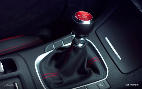 Elantra GT Sport 2018: chiếc xe lý tưởng dành cho cả gia đình - Ảnh 4. Elantra GT Sport 2018: chiếc xe lý tưởng dành cho cả gia đình - Ảnh 4.