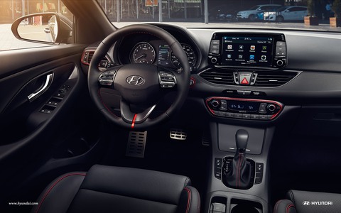 Elantra GT Sport 2018: chiếc xe lý tưởng dành cho cả gia đình - Ảnh 5. Elantra GT Sport 2018: chiếc xe lý tưởng dành cho cả gia đình - Ảnh 5.