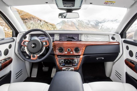 Ngắm siêu phẩm Rolls-Royce Phantom 2017: đẹp không tì vết - Ảnh 6. Ngắm siêu phẩm Rolls-Royce Phantom 2017: đẹp không tì vết - Ảnh 6.