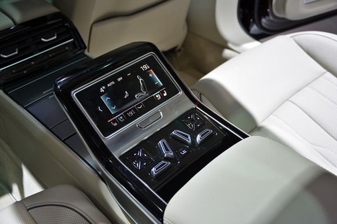 Ngắm Audi A8L 2019 - sedan sang trọng với công nghệ ấn tượng - Ảnh 8. Ngắm Audi A8L 2019 - sedan sang trọng với công nghệ ấn tượng - Ảnh 8.