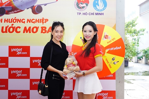 Bạn trẻ bị hấp dẫn vì ước mơ bay cùng Vietjet - Ảnh 3. Bạn trẻ bị hấp dẫn vì ước mơ bay cùng Vietjet - Ảnh 3.