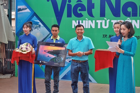Có một tay máy nữ cũng bay và đoạt giải - Ảnh 4. Có một tay máy nữ cũng bay và đoạt giải - Ảnh 4.