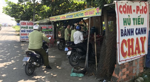 Quán cơm sườn chặt chém 200.000 đồng/dĩa tự đóng cửa - Ảnh 1. Quán cơm sườn chặt chém 200.000 đồng/dĩa tự đóng cửa - Ảnh 1.