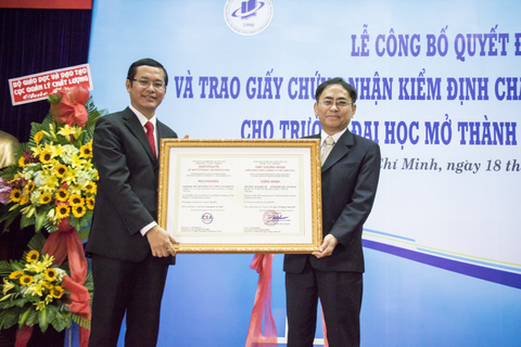 Trường thứ 51 đạt chuẩn kiểm định chất lượng - Ảnh 1. Trường thứ 51 đạt chuẩn kiểm định chất lượng - Ảnh 1.