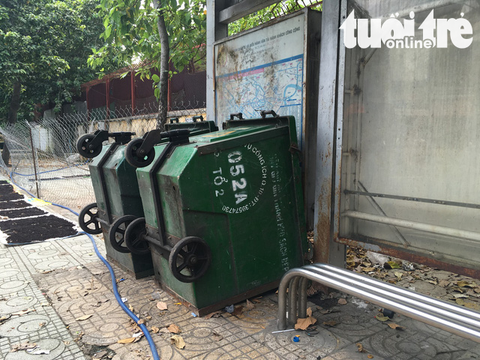 Chiếm dụng trạm xe buýt sẽ bị xử phạt - Ảnh 1. Chiếm dụng trạm xe buýt sẽ bị xử phạt - Ảnh 1.