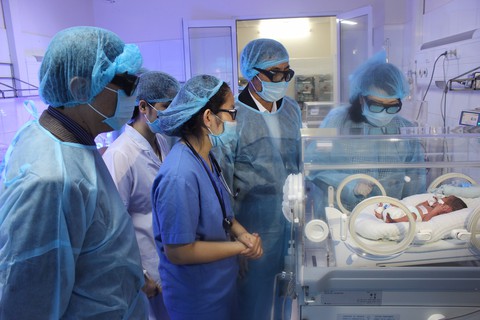 Họp kín hội đồng chuyên môn vụ 4 trẻ sơ sinh tử vong ở Bắc Ninh - Ảnh 1. Họp kín hội đồng chuyên môn vụ 4 trẻ sơ sinh tử vong ở Bắc Ninh - Ảnh 1.