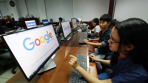 Facebook, Google có bỏ Việt Nam vì quy định đặt máy chủ? - Ảnh 1. Facebook, Google có bỏ Việt Nam vì quy định đặt máy chủ? - Ảnh 1.