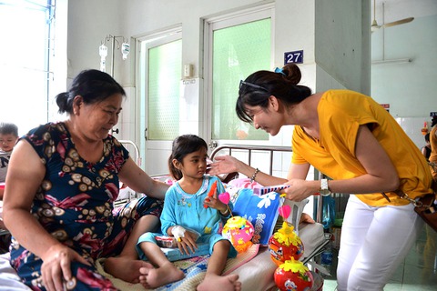 Trung Thu đầy tiếng cười của bệnh nhi ung thư - Ảnh 5. Trung Thu đầy tiếng cười của bệnh nhi ung thư - Ảnh 5.