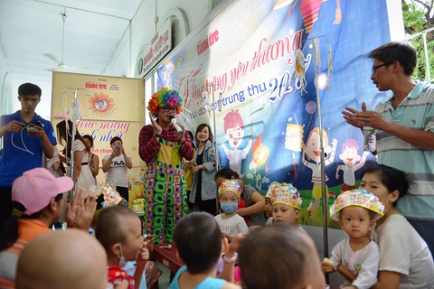 Trung Thu đầy tiếng cười của bệnh nhi ung thư - Ảnh 7. Trung Thu đầy tiếng cười của bệnh nhi ung thư - Ảnh 7.